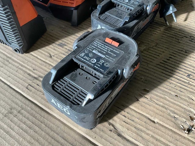 Aeg bl1218 accu met lader (3x) - afbeelding 6 van  8