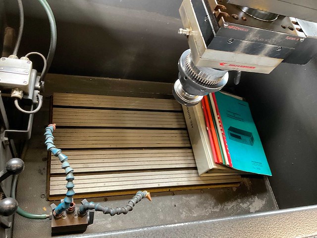 Aeg-elotherm elbomat 222s draadvonk- en erodeermachine - afbeelding 25 van  26
