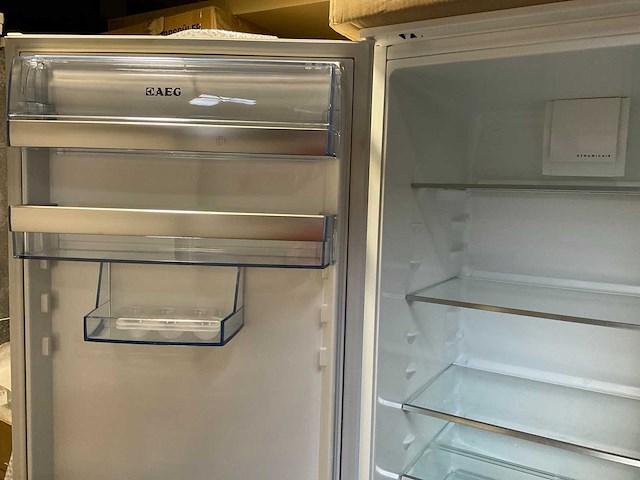 Aeg koel-vriescombinatie sct71900s0 - afbeelding 10 van  10