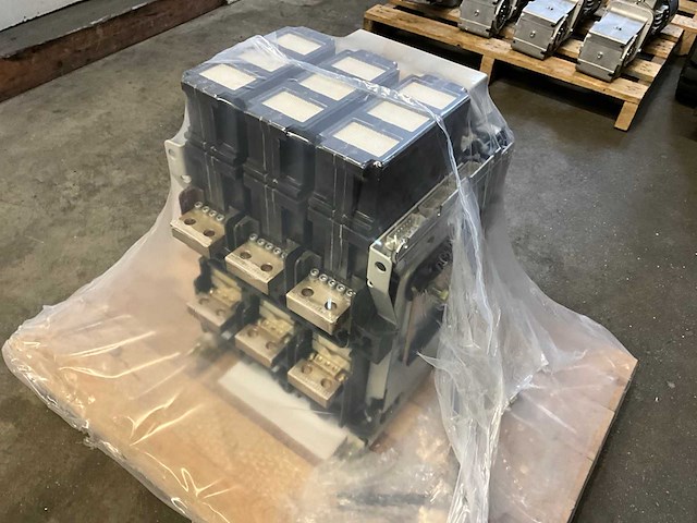 Aeg me 2007 h / iii 2000 a circuit breaker - afbeelding 3 van  4