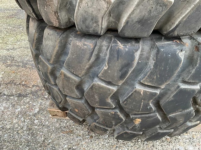 Aeolus 750/65r25 industrie band met velg (4x) - afbeelding 2 van  12