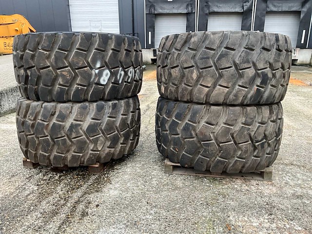 Aeolus 750/65r25 industrie band met velg (4x) - afbeelding 1 van  12