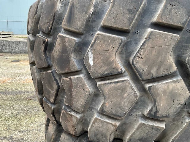 Aeolus 750/65r25 industrie band met velg (4x) - afbeelding 12 van  12