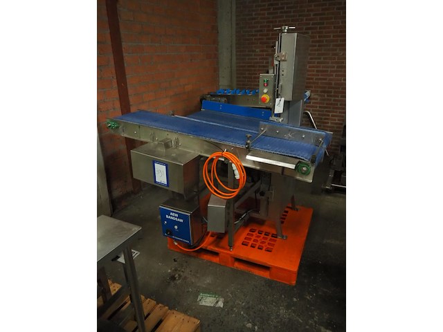 Aew - afbeelding 1 van  10