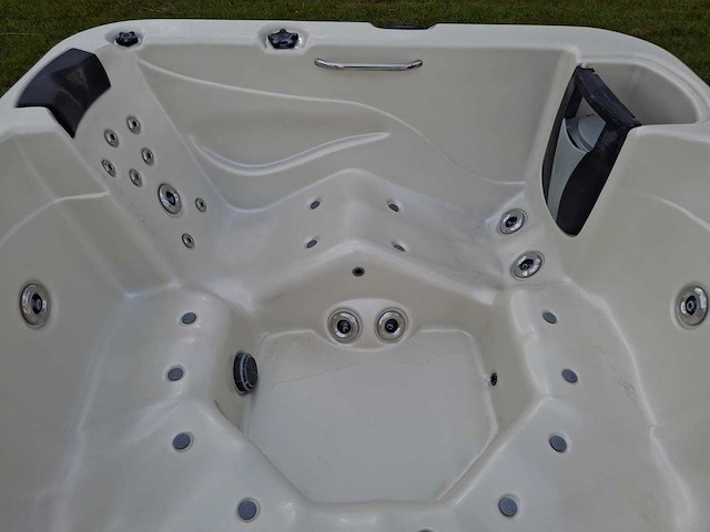 Aeware 6 persoons jacuzzi en buitenspa - afbeelding 4 van  33