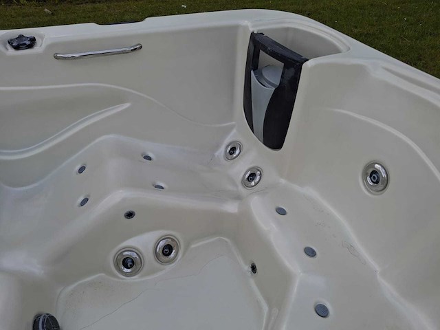 Aeware 6 persoons jacuzzi en buitenspa - afbeelding 5 van  33