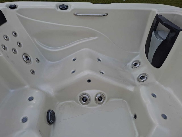 Aeware 6 persoons jacuzzi en buitenspa - afbeelding 6 van  33