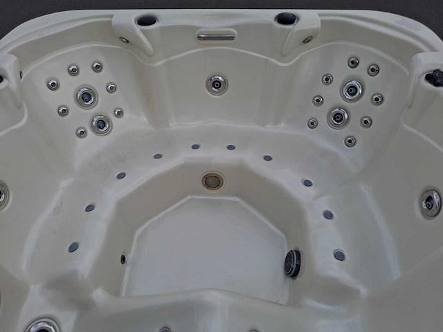 Aeware 6 persoons jacuzzi en buitenspa - afbeelding 14 van  33