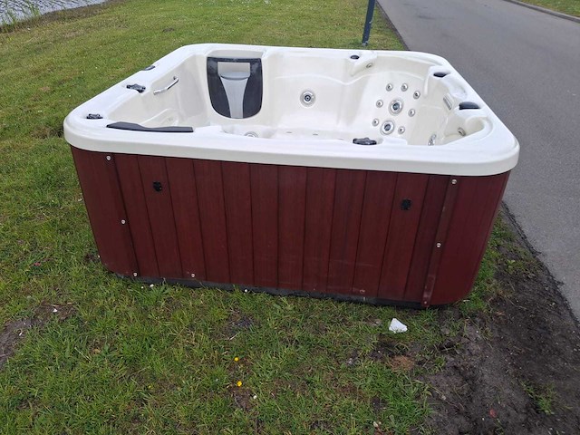 Aeware 6 persoons jacuzzi en buitenspa - afbeelding 19 van  33