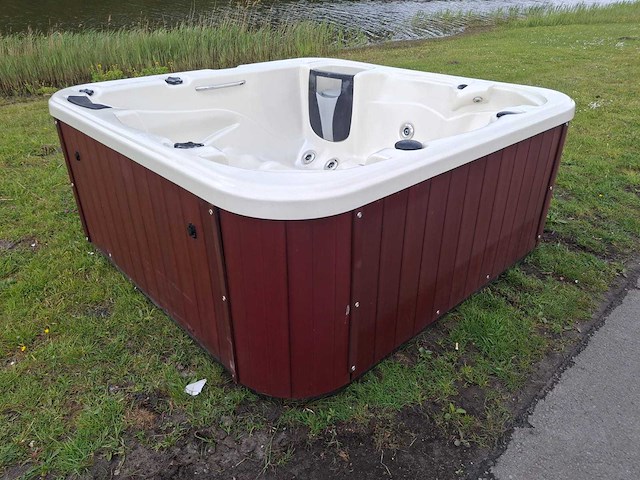 Aeware 6 persoons jacuzzi en buitenspa - afbeelding 20 van  33