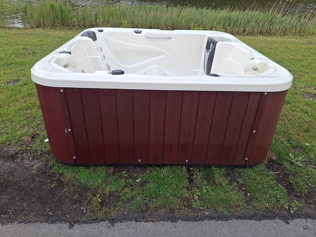 Aeware 6 persoons jacuzzi en buitenspa - afbeelding 21 van  33