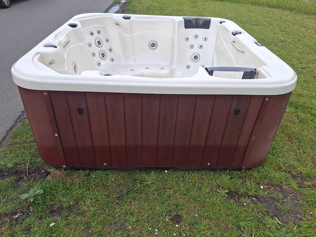 Aeware 6 persoons jacuzzi en buitenspa - afbeelding 22 van  33