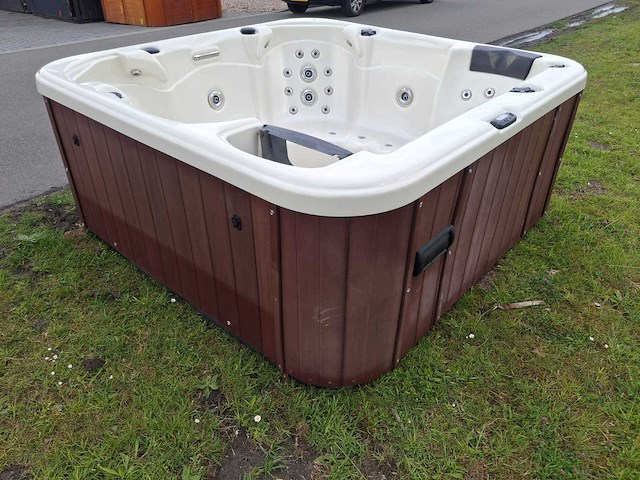 Aeware 6 persoons jacuzzi en buitenspa - afbeelding 25 van  33
