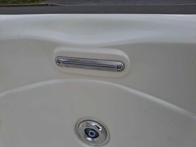Aeware 6 persoons jacuzzi en buitenspa - afbeelding 29 van  33