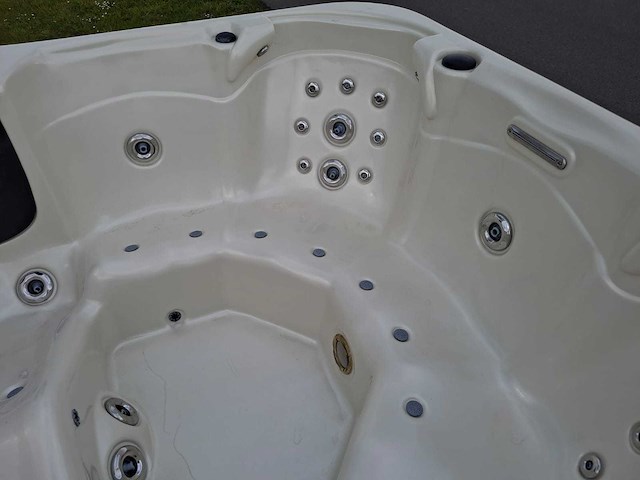 Aeware 6 persoons jacuzzi en buitenspa - afbeelding 33 van  33
