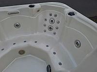 Aeware 6 persoons jacuzzi en buitenspa - afbeelding 15 van  33