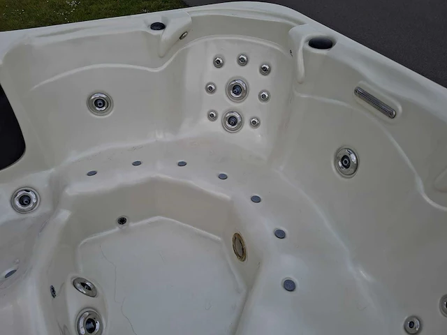 Aeware 6 persoons jacuzzi en buitenspa - afbeelding 33 van  33