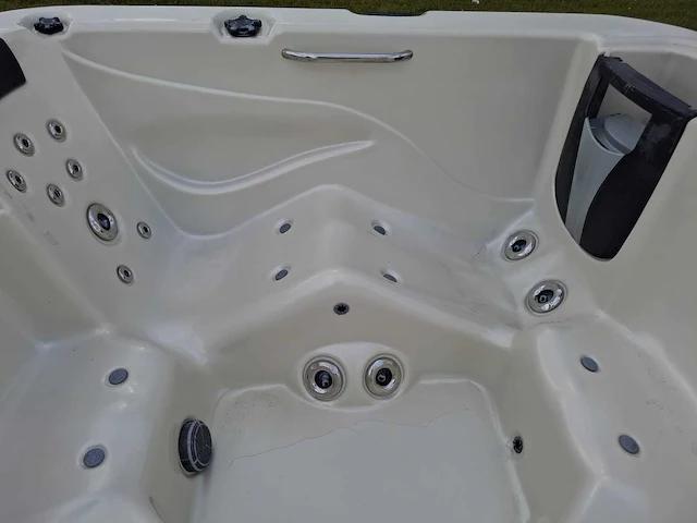 Aeware 6 persoons jacuzzi en buitenspa - afbeelding 24 van  27