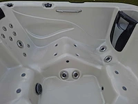 Aeware 6 persoons jacuzzi en buitenspa - afbeelding 24 van  27