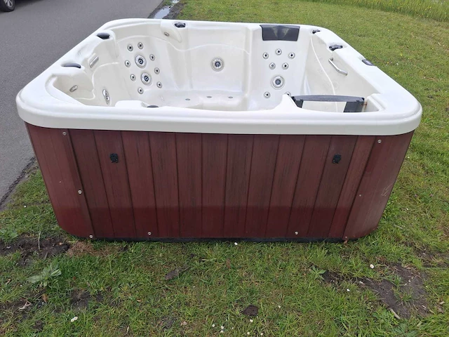 Aeware 6 persoons jacuzzi en buitenspa - afbeelding 12 van  27