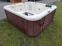 Aeware 6 persoons jacuzzi en buitenspa - afbeelding 15 van  27