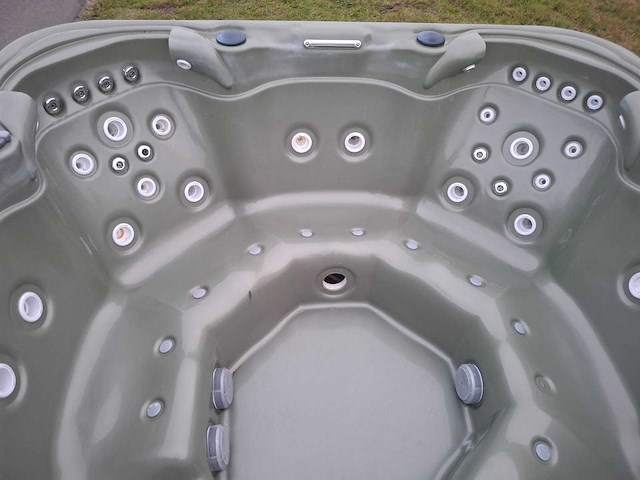Aeware 7 persoons amerikaans jacuzzi en buitenspa - afbeelding 6 van  25