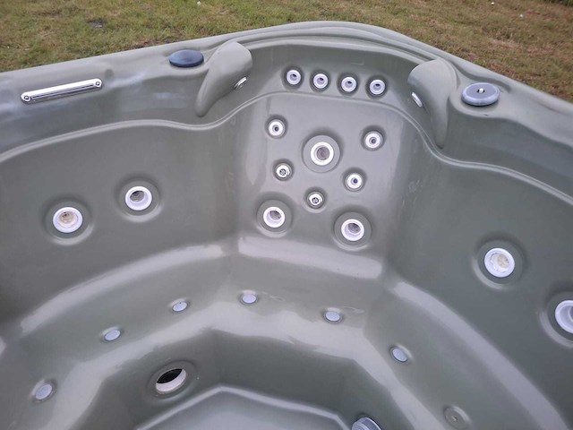 Aeware 7 persoons amerikaans jacuzzi en buitenspa - afbeelding 7 van  25