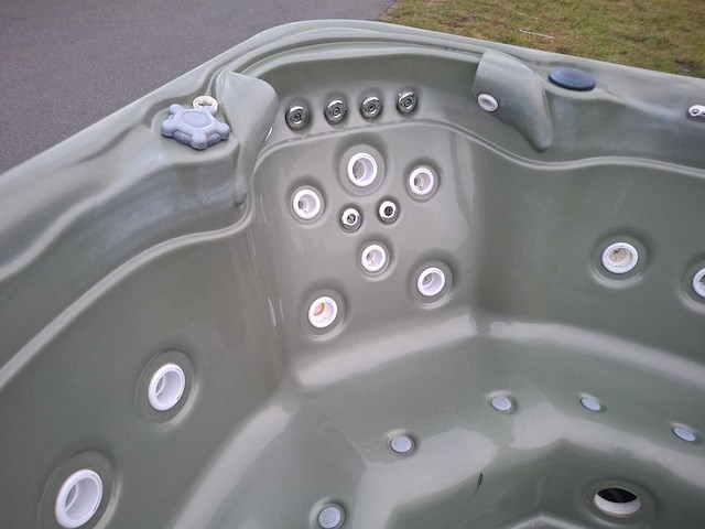 Aeware 7 persoons amerikaans jacuzzi en buitenspa - afbeelding 9 van  25