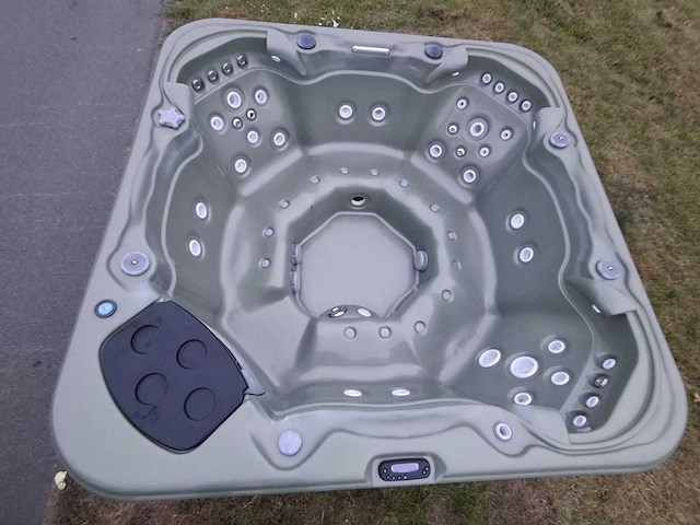 Aeware 7 persoons amerikaans jacuzzi en buitenspa - afbeelding 1 van  25
