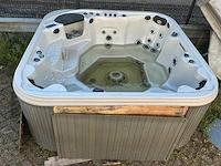 Aeware jacuzzi