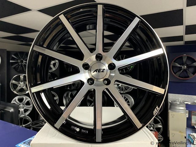 Aez straight aluminium velgenset - 5x110 8.5j et31 - afbeelding 1 van  1