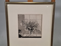 Afbeelding in lijst, a. m. iperen, bloemen voor het raam 5/10, 1974 - afbeelding 1 van  9