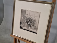 Afbeelding in lijst, a. m. iperen, bloemen voor het raam 5/10, 1974 - afbeelding 3 van  9