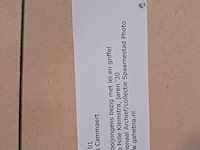 Afbeelding in lijst, hille kleinstra, schooljongens bezig met lei en griffel - afbeelding 5 van  5