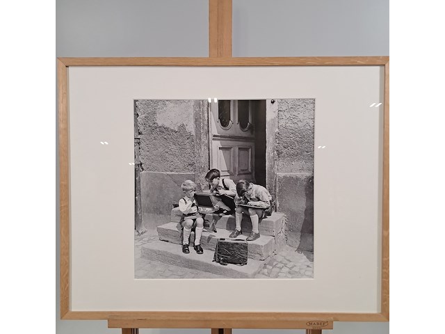 Afbeelding in lijst, hille kleinstra, schooljongens bezig met lei en griffel - afbeelding 1 van  6