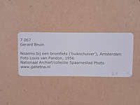 Afbeelding in lijst, louis van paridon, nozems bij een bromfiets ('buikschuiver'), amsterdam - afbeelding 6 van  6