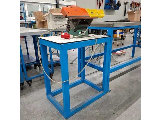 Afbraammachine op tafel - afbeelding 1 van  7