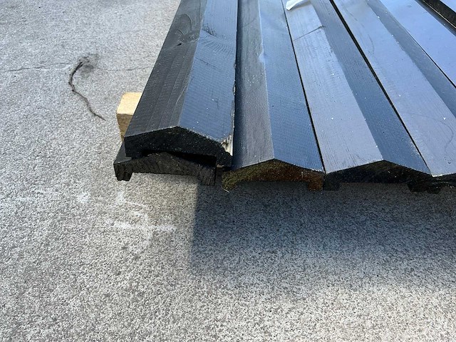 Afdeklat piramide zwart gespoten sponning 62x1800 mm (8x) - afbeelding 2 van  3