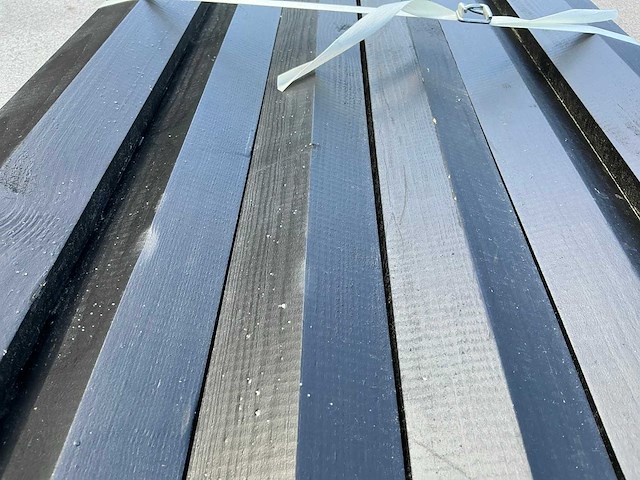 Afdeklat piramide zwart gespoten sponning 62x1800 mm (8x) - afbeelding 3 van  3