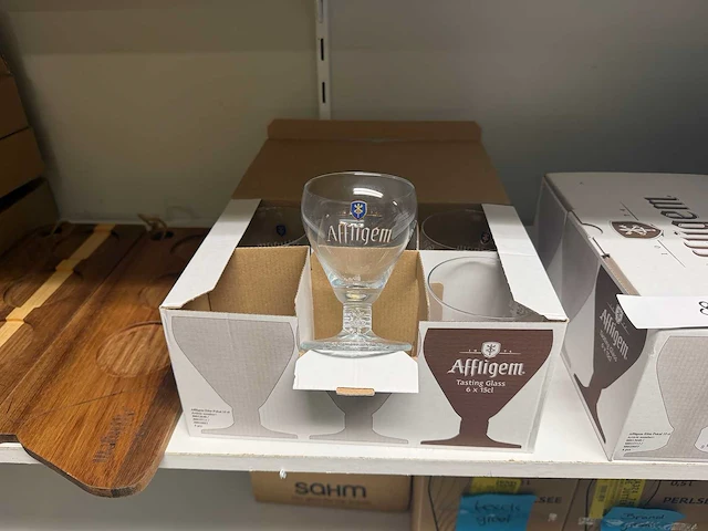 Affligem glaswerk en bierplanken - afbeelding 5 van  7