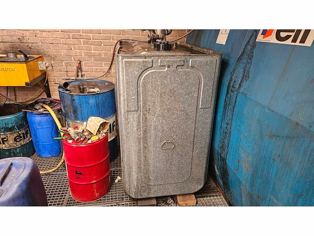 Afgewerkte olie tank 1000l enkelwandig staal - afbeelding 2 van  4