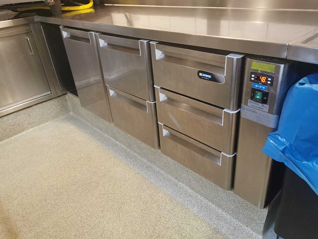 Afinox - rvs horeca koelwerkbank met 1 deur en 5 lades - afbeelding 1 van  5