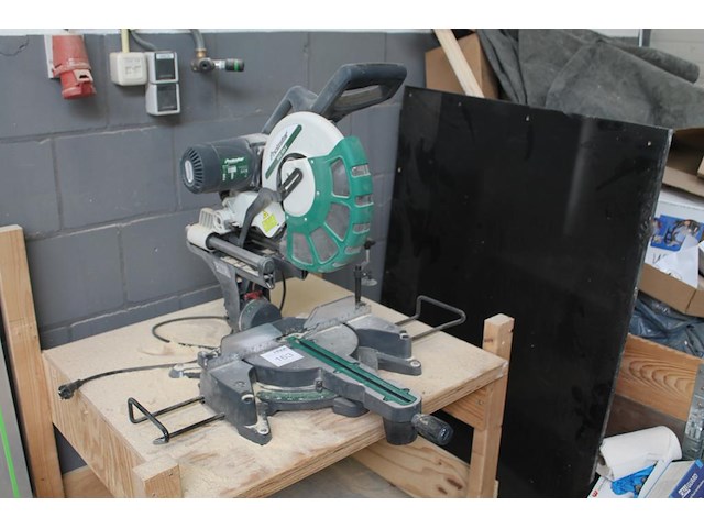 Afkort-/verstekzaag holzstar kgz 305 e op tafel. bouwjaar 2020. - afbeelding 1 van  4