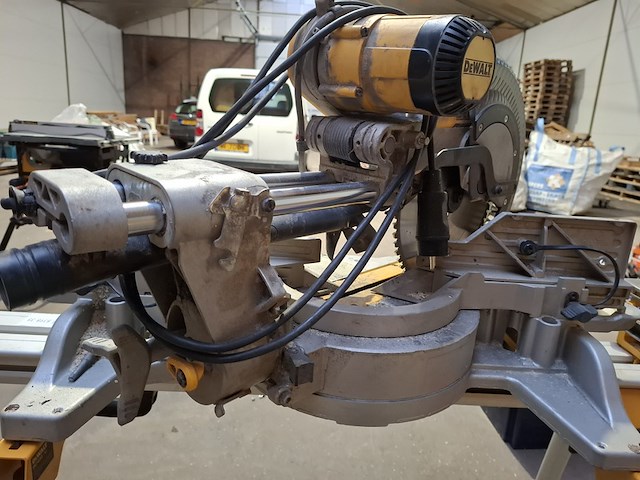 Afkort/verstekzaag met onderstel de walt, dws780-qs - de7023-xj - afbeelding 3 van  16