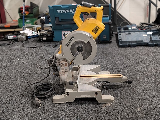 Afkortzaag dewalt, dw777-qs - afbeelding 1 van  5