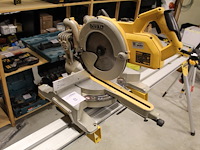 Afkortzaag dewalt dws778 met zaagtafel dewalt inklapbaar - afbeelding 2 van  5