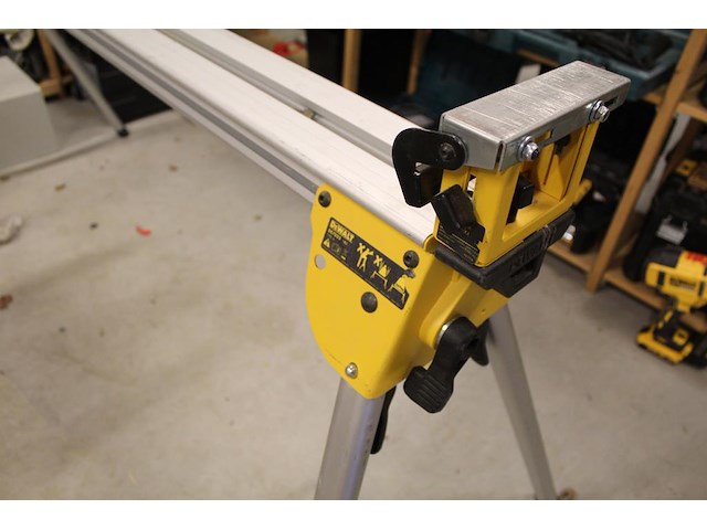 Afkortzaag dewalt dws778 met zaagtafel dewalt inklapbaar - afbeelding 4 van  5