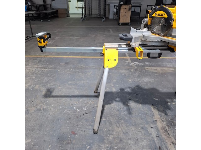 Afkortzaag met onderstel dewalt, dw774 - afbeelding 2 van  13