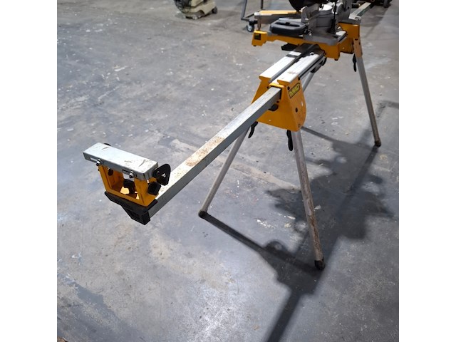 Afkortzaag met onderstel dewalt, dw774 - afbeelding 5 van  13
