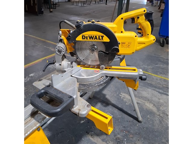 Afkortzaag met onderstel dewalt, dw774 - afbeelding 7 van  13